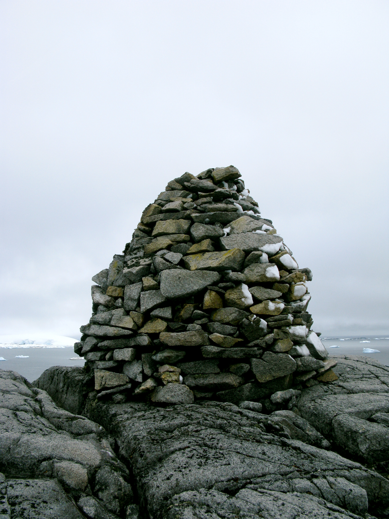 Illustration for article titled Rock Piles, Graves, and Ice Caves Are Historic Monuments in Antarctica